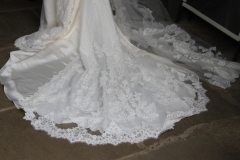 The brides' very beautiful gown